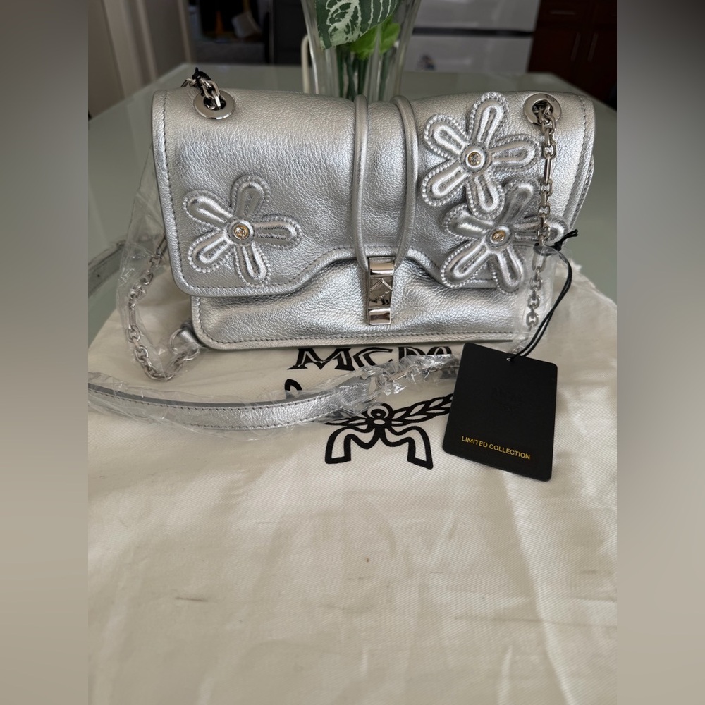 MCM Silver Leather Run Candy Small Crystal Flower Small Flap Shoulder Ba…